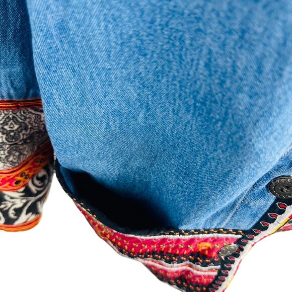 Chico's Womans Sz 2 12 Jean Jacket Blue Embroidery Vintage Tapestry Pockets - Picture 5 of 9